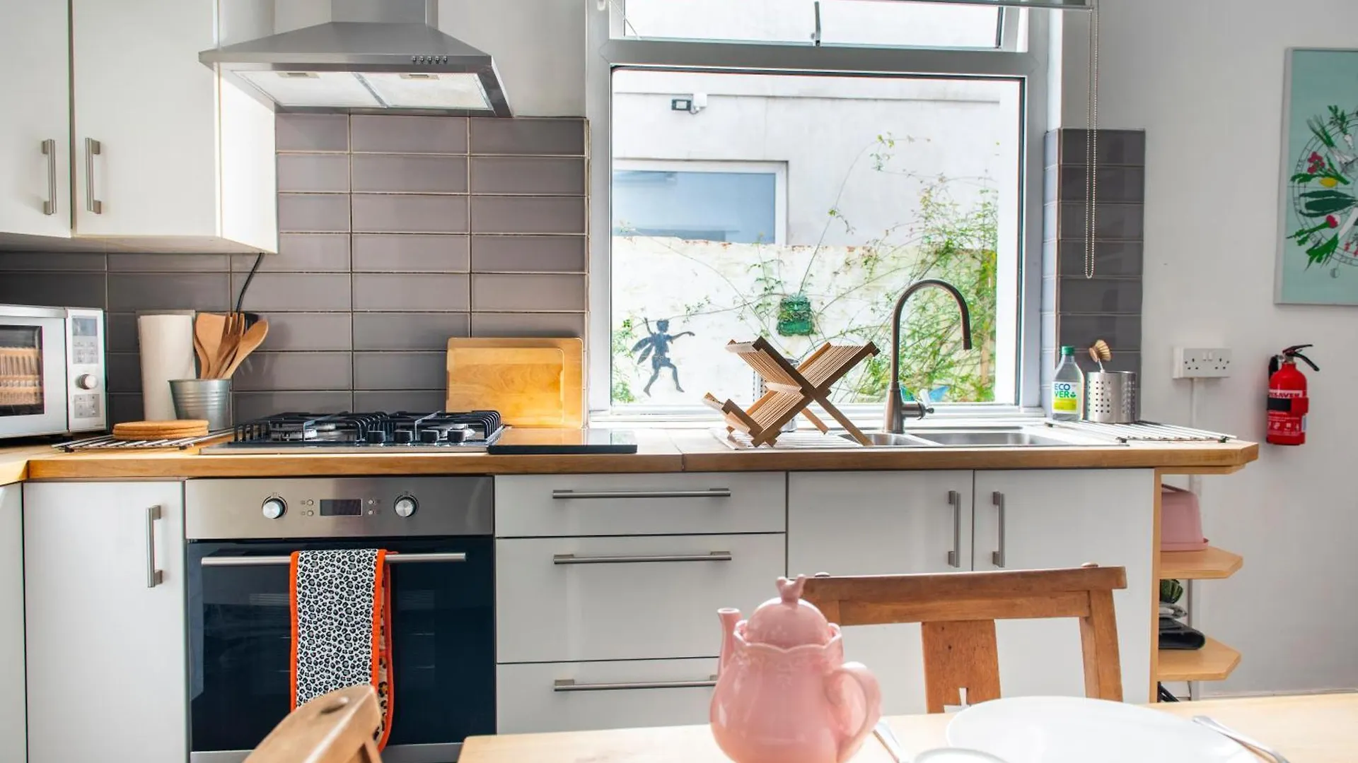 City Centre Retreat Near Stadium With Free Parking - Sleeps 3 卡迪夫